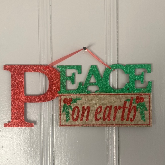 NWT Stunning Red & Green- PEACE on Earth Holiday Wooden Cutout Decoration Sign - Picture 1 of 8
